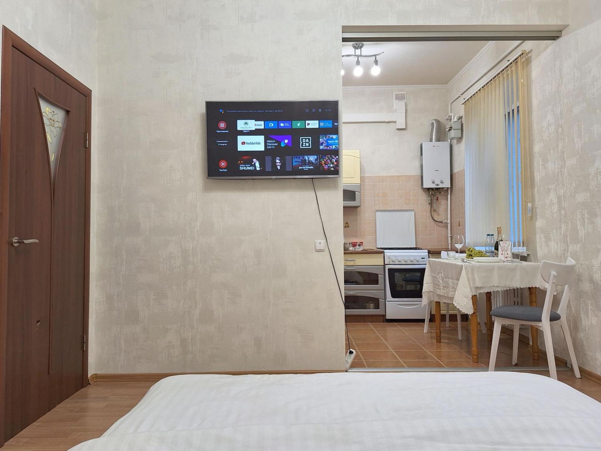 Один Каштан Мережа Alex Apartments Безконтактне Заселення 24-7 Poltava Exterior foto